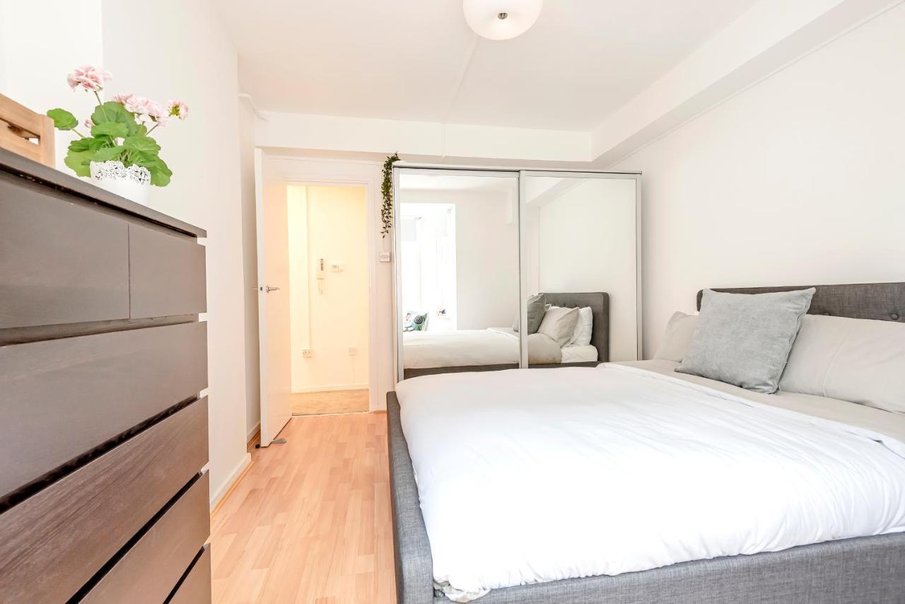 Modern One Bedroom Victoria Apartment London Exterior photo