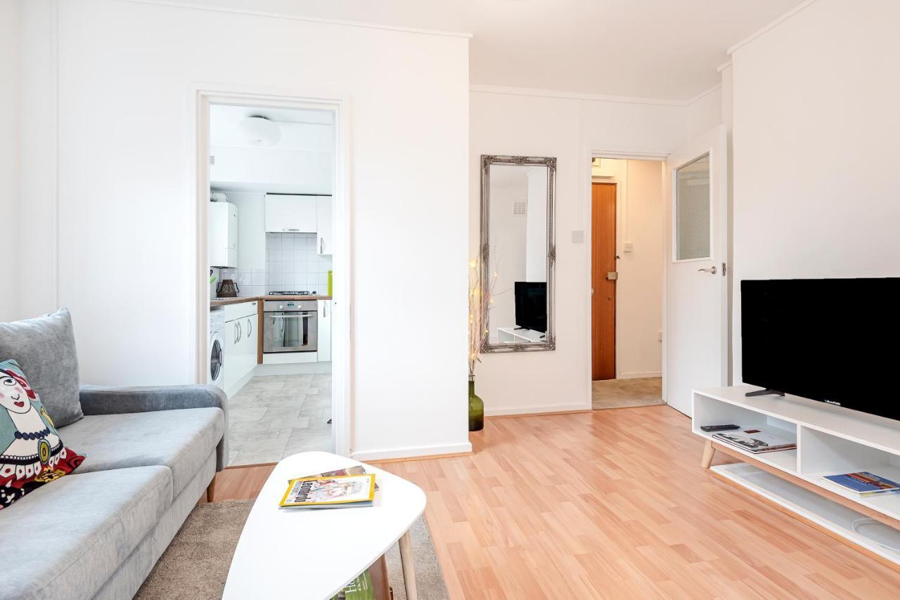 Modern One Bedroom Victoria Apartment London Exterior photo