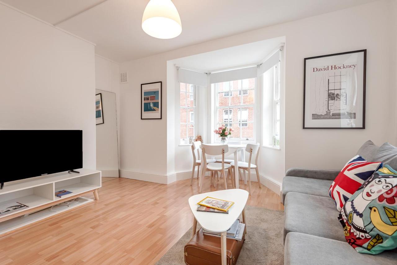 Modern One Bedroom Victoria Apartment London Exterior photo